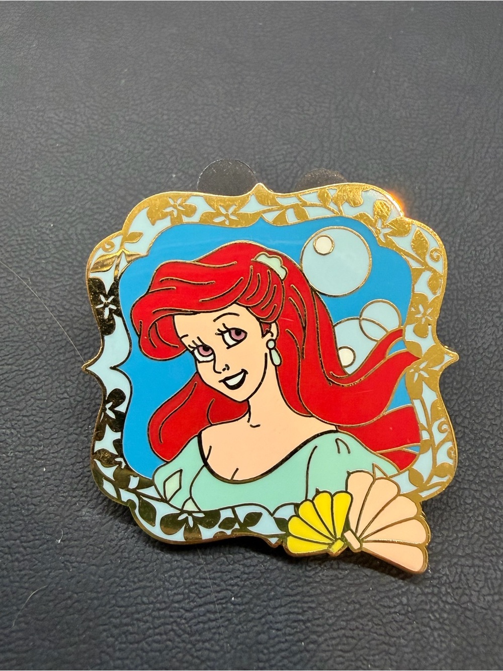The little mermaid Ariel Enamel Pin - Gold Trim